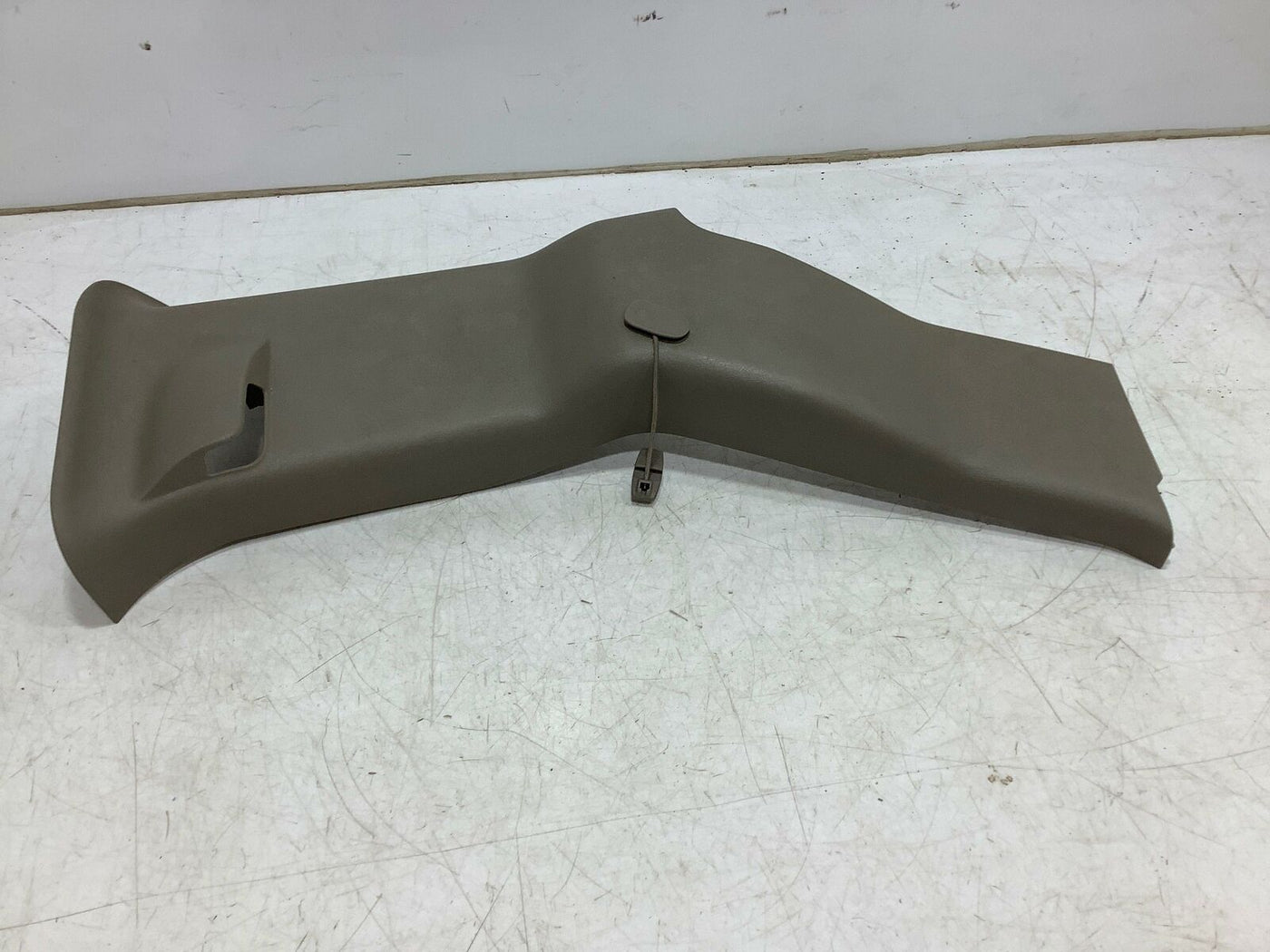 03-07 Hummer H2 Passenger Right C Pillar Trim (Light Wheat 50i)