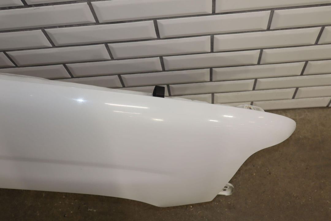 99-06 Chevy Silverado/Tahoe/Suburban Passenger Right Fender (Summit White 50U)