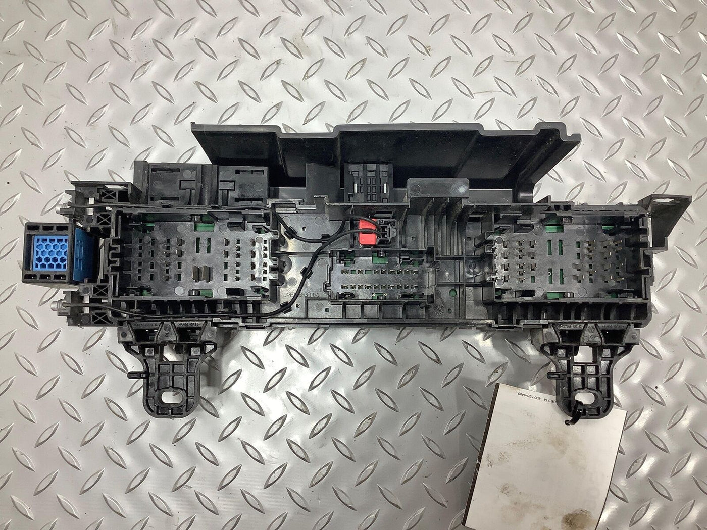 2018 Tesla Model S OEM Front Fuse Box W/ Lid 1034405-00-D 111905900A 1094405-00D