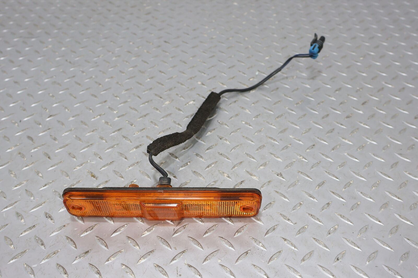 03-09 Hummer H2 Passenger Right RH Front Hood Mounted Amber Marker Light