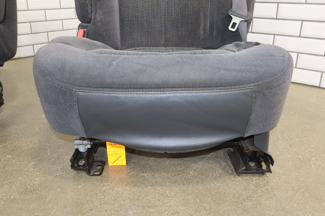 99-02 Chevy/GMC Silverado Sierra Clotch Bucket Front Seat Set (Graphite 12D)