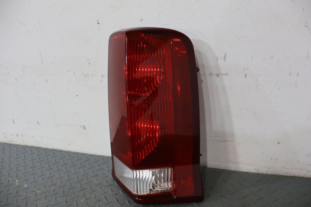 02-06 Cadillac Escalade Short WB Rear Right RH Tail Light Lamp (Tested) OEM