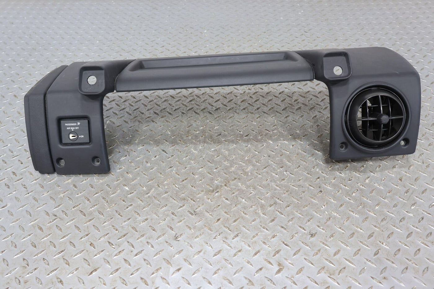 03-07 Hummer H2 Passenger Right RH Dash Mounted AC Vent (Ebony Bezel) See Notes