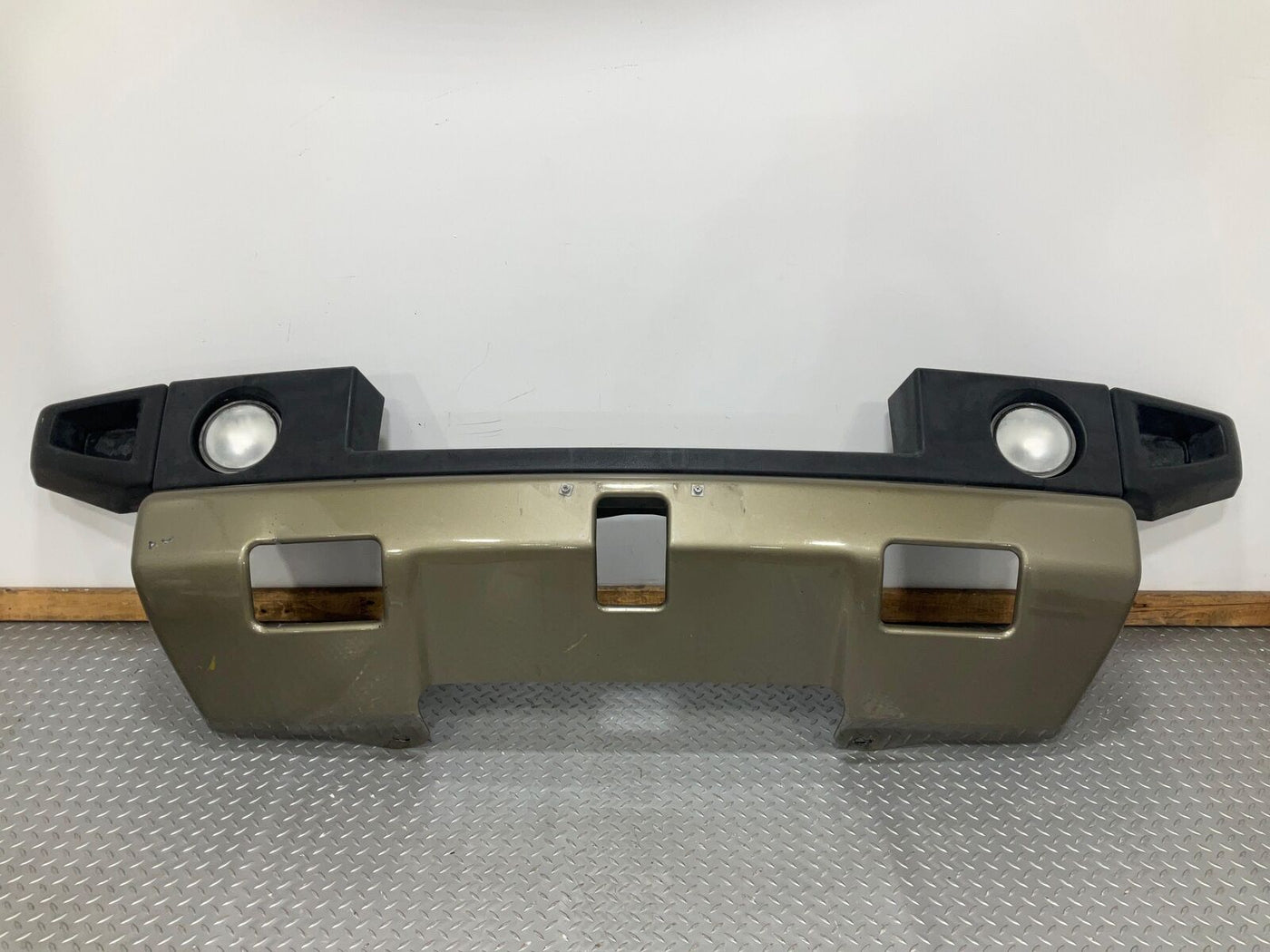 03-09 Hummer H2 Front Bumper W/ Black Covers & Fog Lights (Desert Sand 18U)