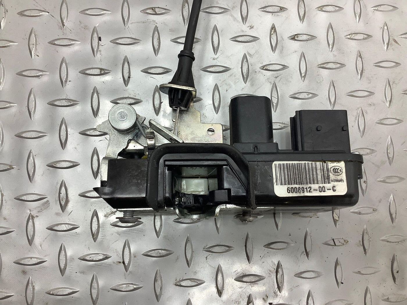 2018 Tesla Model S Right RH Passenger Front Door Latch 6008912-00-C