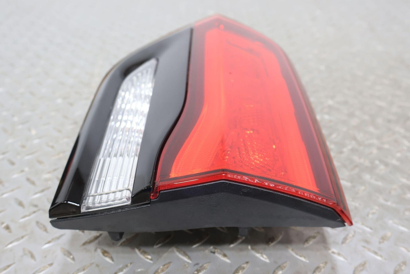 14-22 Jeep Grand Cherokee Rear Right RH Tail Light (Tailgate Mount) Black Trim