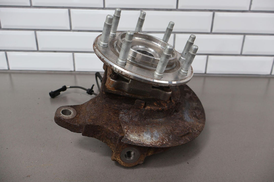 01-06 GMC Sierra 2500HD 4x4 Front Right Spindle Knuckle W/ Hub (140K Miles)