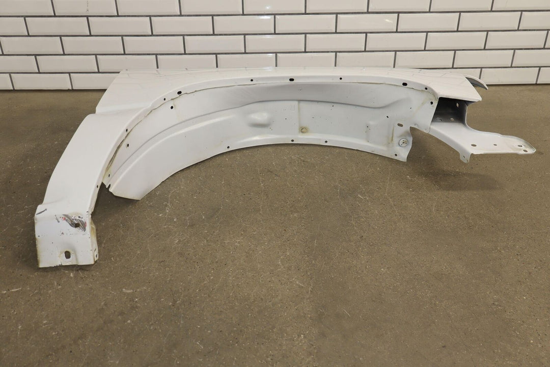 99-06 Chevy Silverado/Tahoe/Suburban Passenger Right Fender (Summit White 50U)