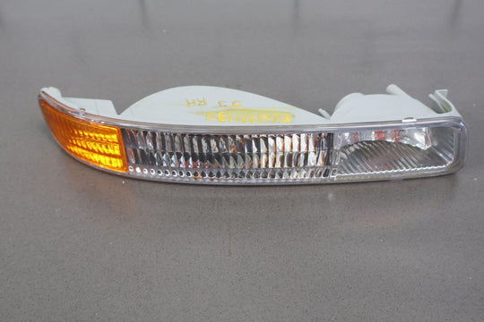 00-06 GMC Sierra Yukon Right RH Front Corner Turn Signal Light Lamp