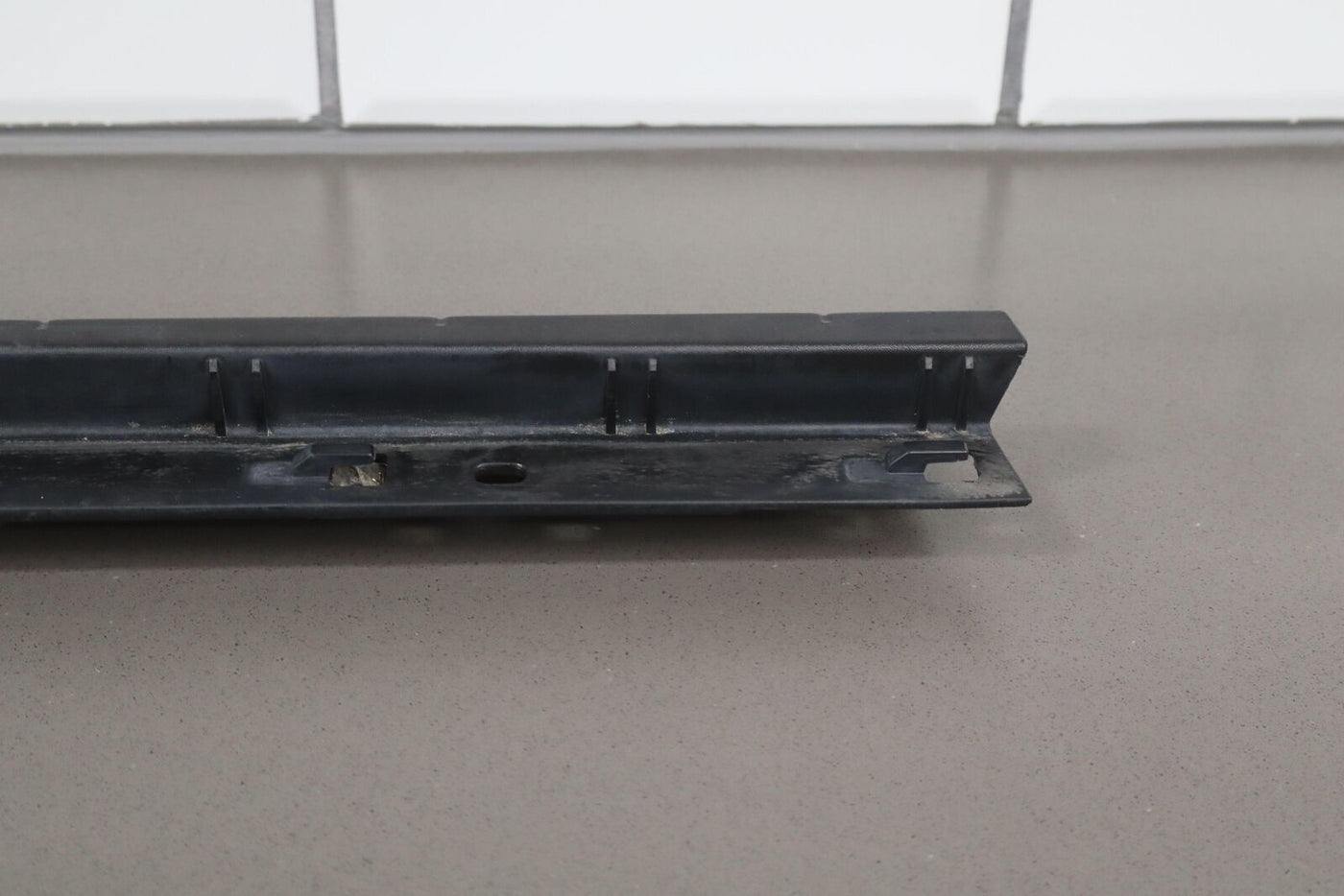 03-09 Hummer H2 SUV Rear Left LH Roof Moulding (W/ Red Marker) Textured Black