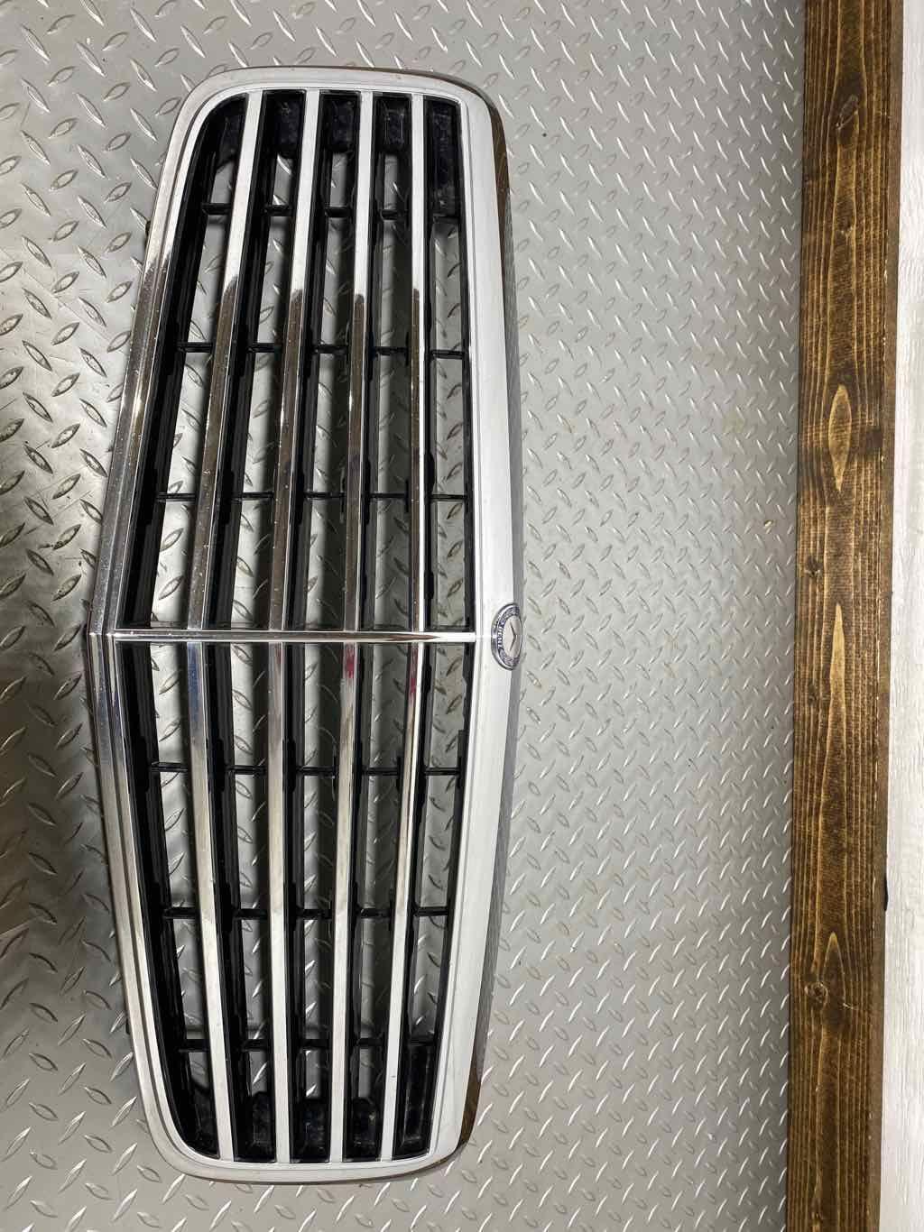 03-09 Mercedes E350 W211 Front Chrome Upper Grille OEM (Chrome) See Notes