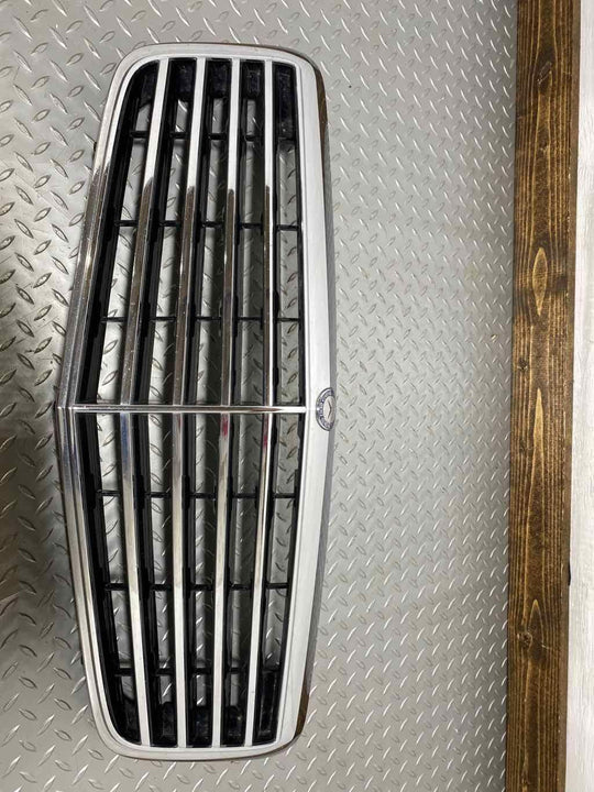 03-09 Mercedes E350 W211 Front Chrome Upper Grille OEM (Chrome) See Notes