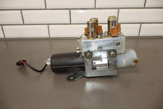 03-06 Chevrolet SSR Convertible Lift Hydraulic Motor (Motor Only)