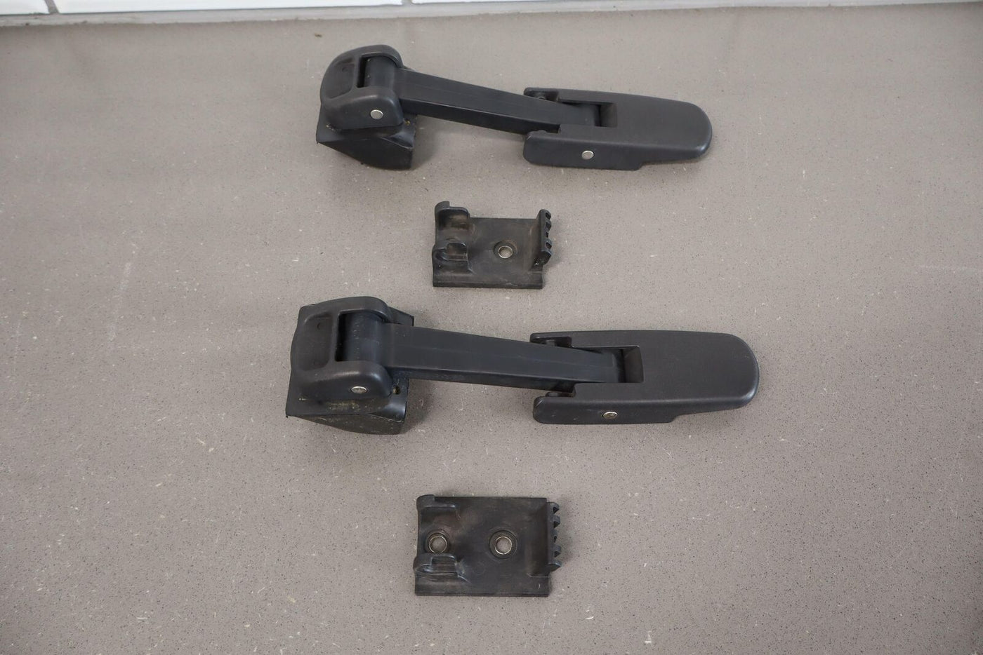 03-09 Hummer H2 Pair of LH & RH OEM Hood Straps / Latches (Black)