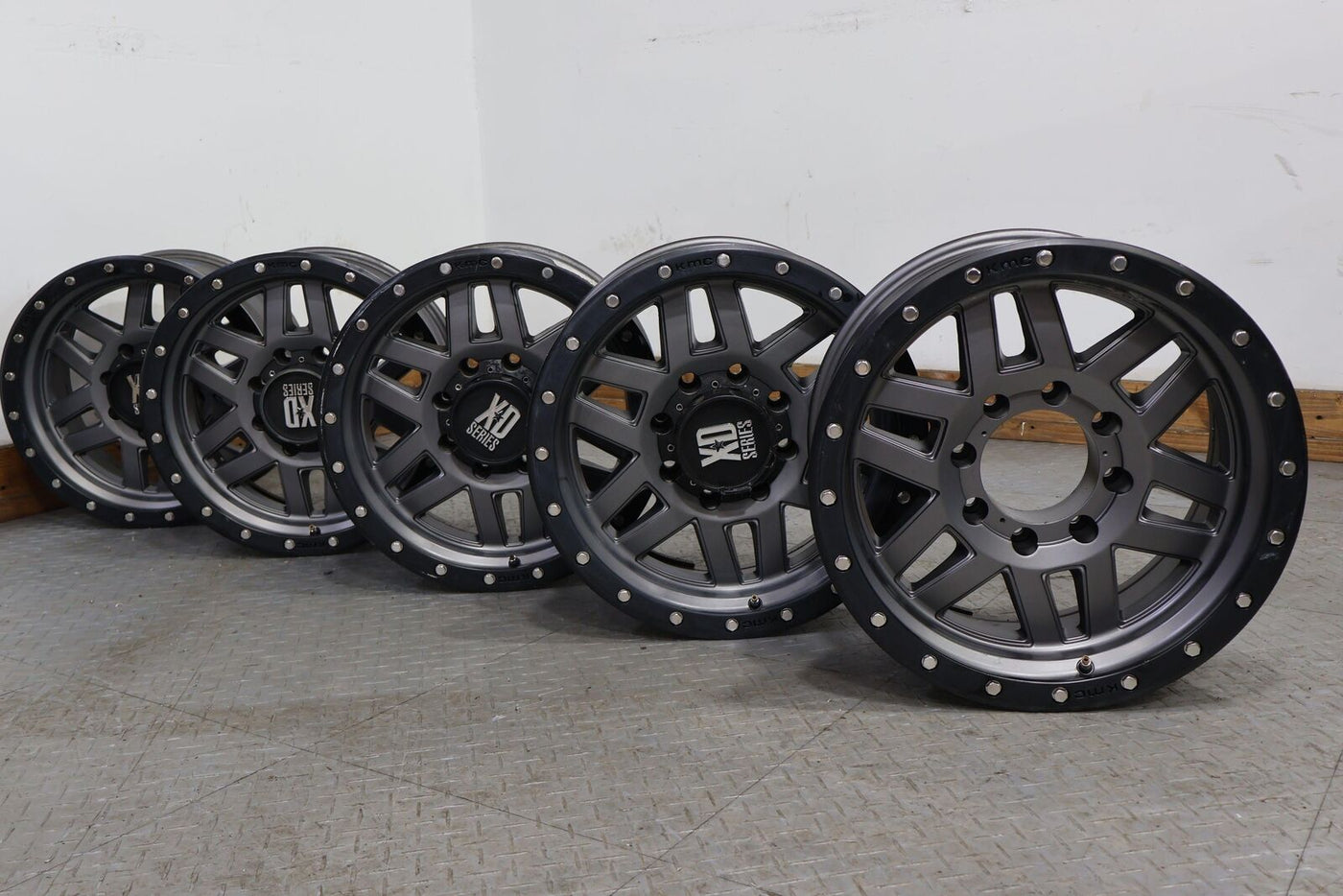 03-09 Hummer H2 Set (5) 18X9 Aftermarket KMC XD 12 Spoke Wheels W/Caps (No Tire)