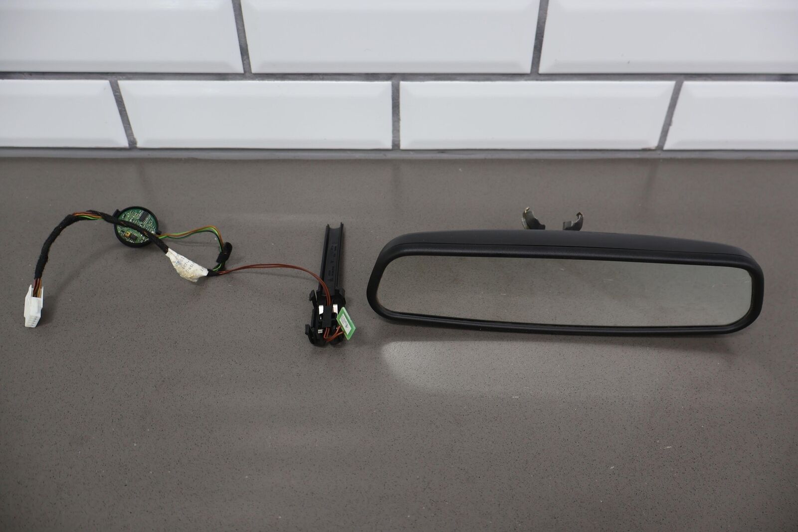 05 12 Porsche 911 997 Manual Dimming Rear View Mirror Textured Black J J Auto Wrecking