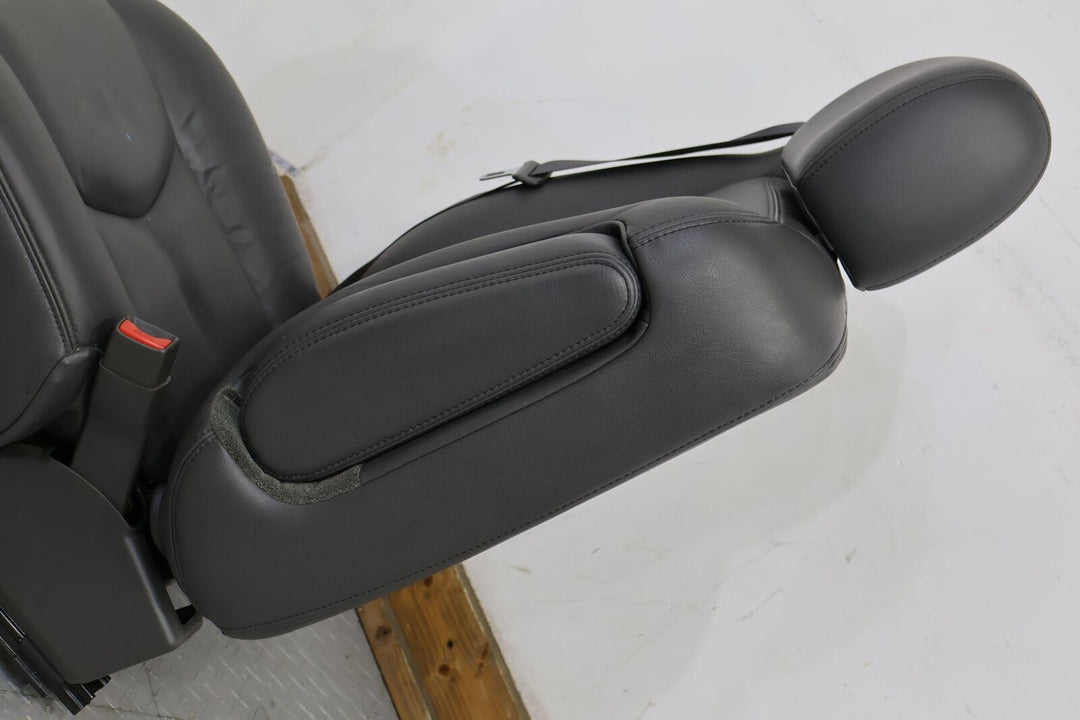 03-06 Chevy Avalanche Front Right Leather Power Seat (Dark Charcoal 692) Tested