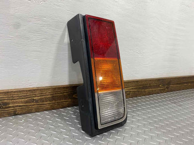 03-04 Hummer H2 Right RH Tail Light Tail Lamp (Body Mounted) OEM Tested Cracked