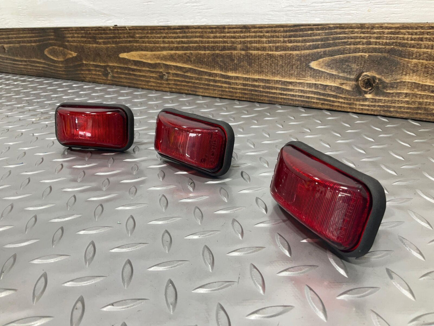 08-09 Hummer H2 Hatch Mounted Clearance Lights Set of 3 (Red) OEM