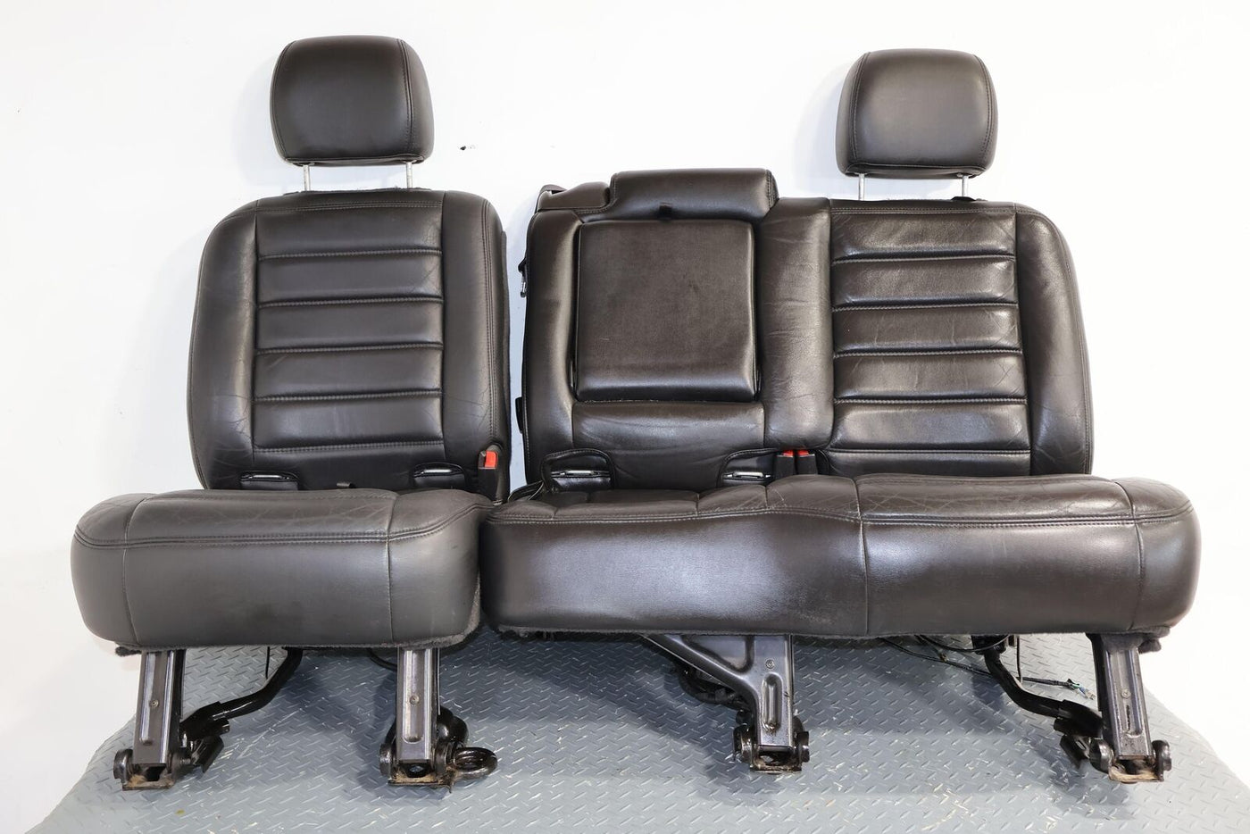 03-07 Hummer H2 2nd / Rear Row Leather Seat Ebony (48I) SUV Only See Notes