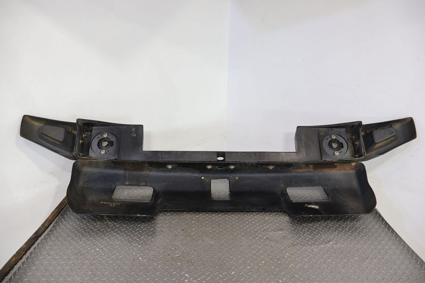 03-09 Hummer H2 Front Bumper W/ Textured Black Covers & Fog Lights (See Notes)