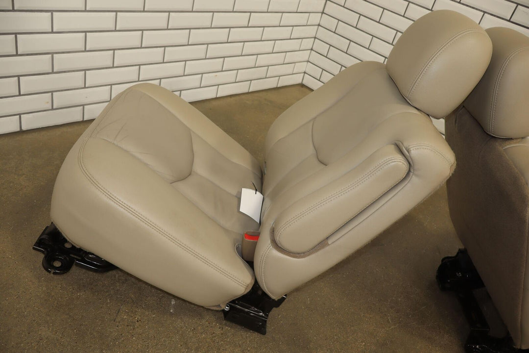 03-06 Chevy Tahoe/ GMC Yukon 2nd Row Bucket Seat Set (Neutral Leather)