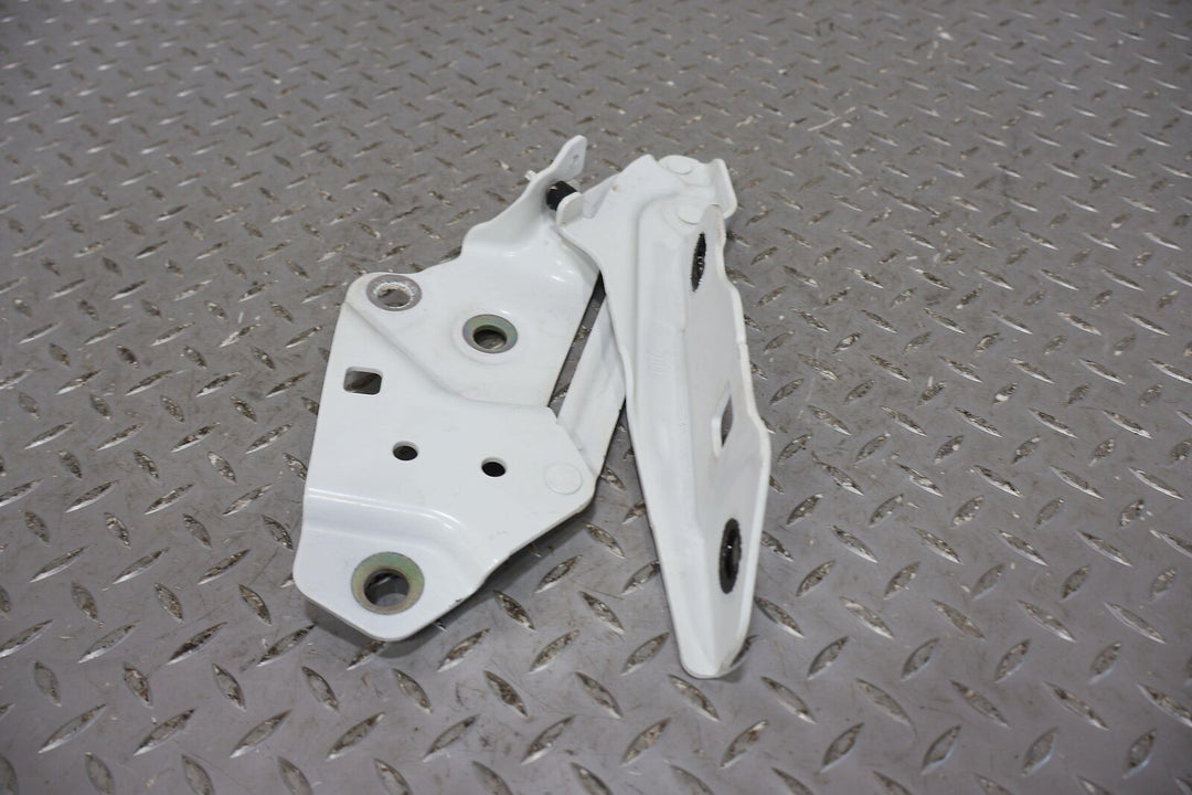 16-18 Chevy Camaro ZL1 Left LH & Right RH pair of Hood Hinges (Summit White GAZ)