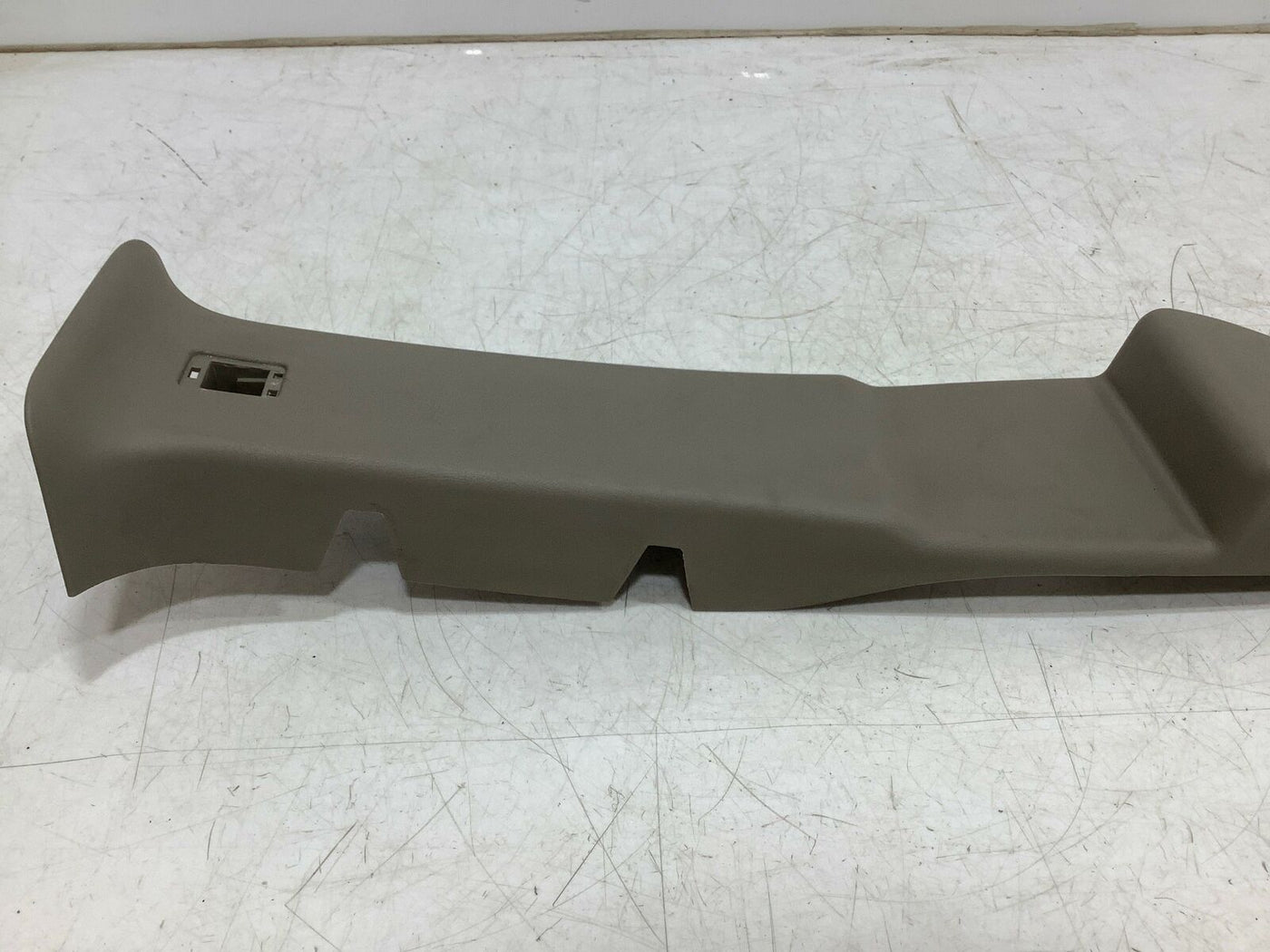 03-07 Hummer H2 Left B Pillar Trim (Light Wheat 50i)