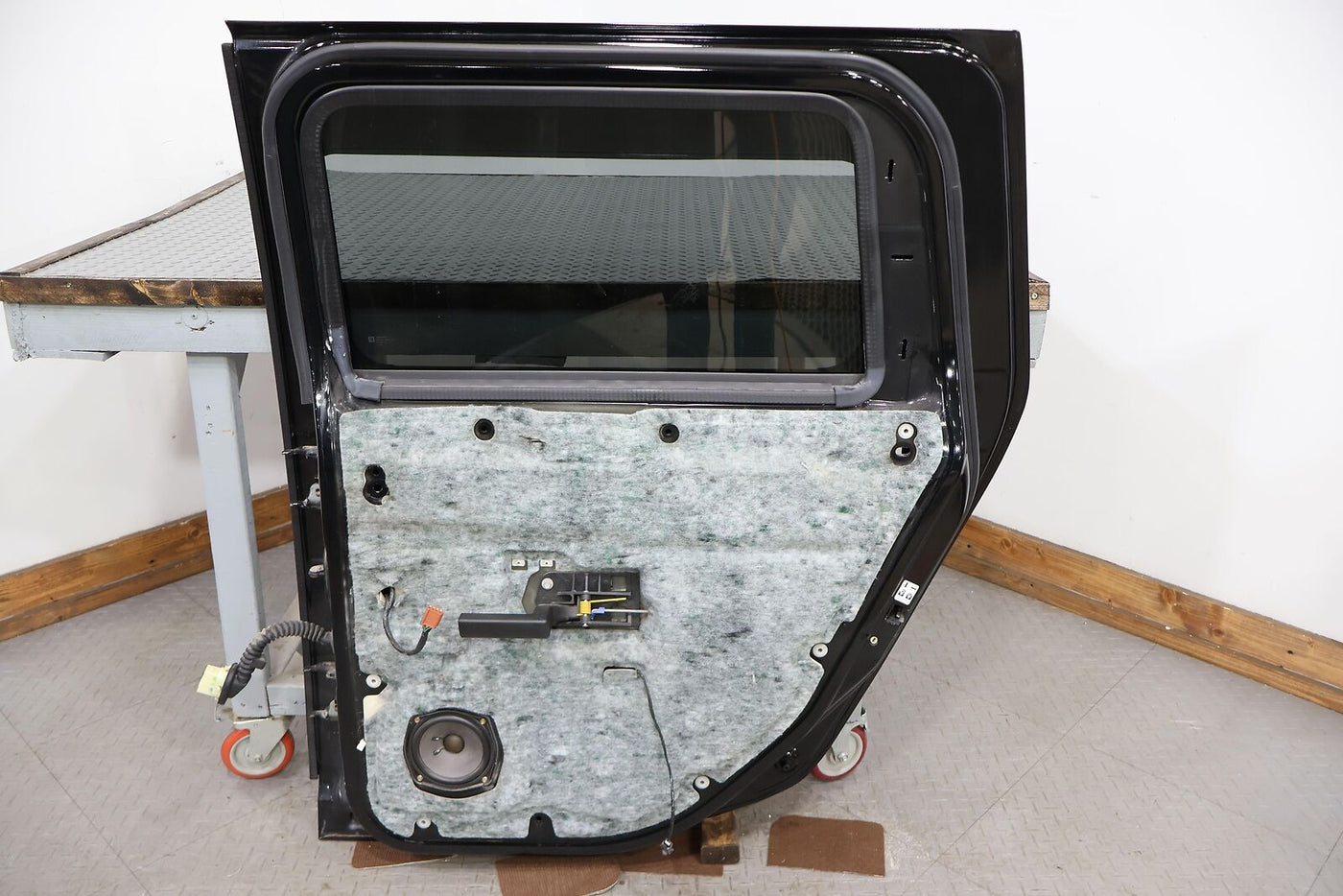 03-09 Hummer H2 Passsenger Right RH Rear Door W/Glass (Black 41U) See Notes