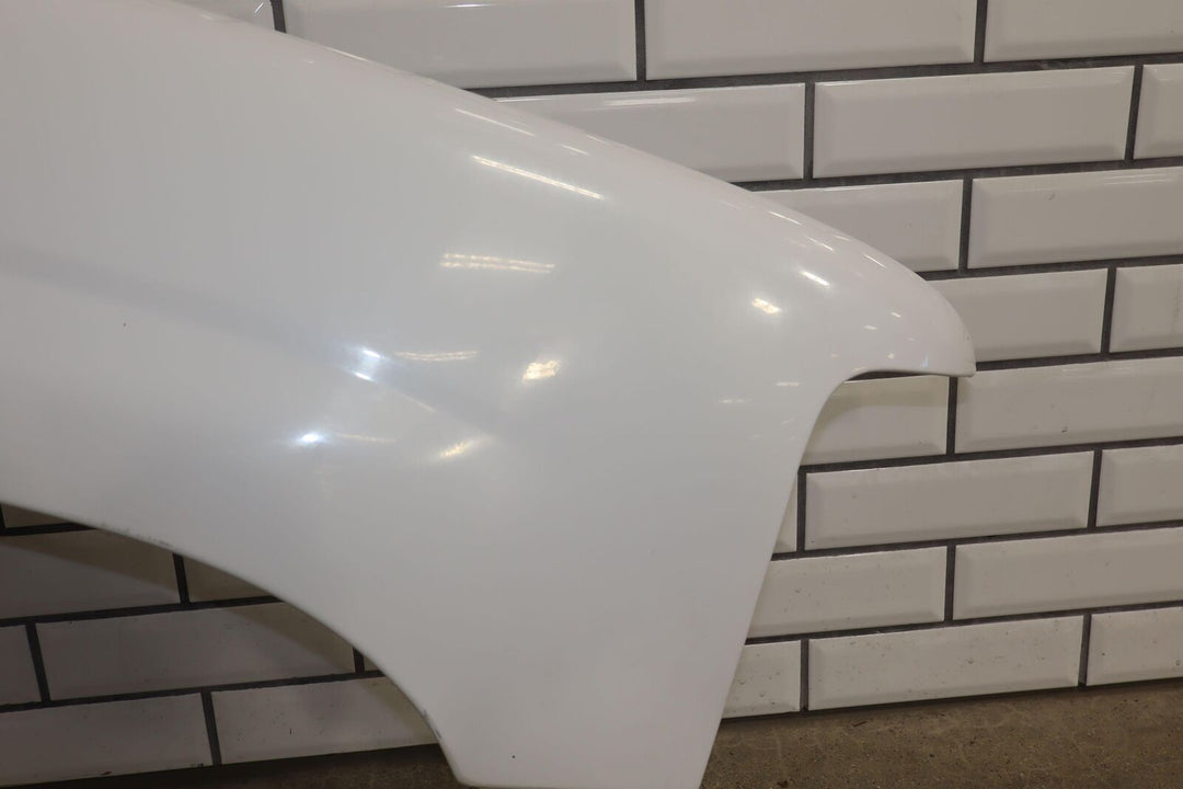 99-06 Chevy Silverado/Tahoe/Suburban Passenger Right Fender (Summit White 50U)