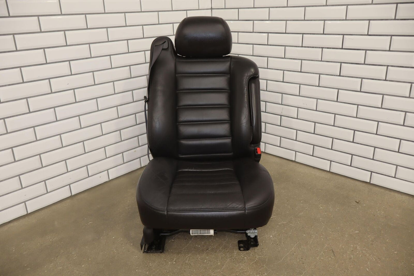 05-07 Hummer h2 RH Right Passenger Front Bucket Seat Leather Ebony (482) Cracks