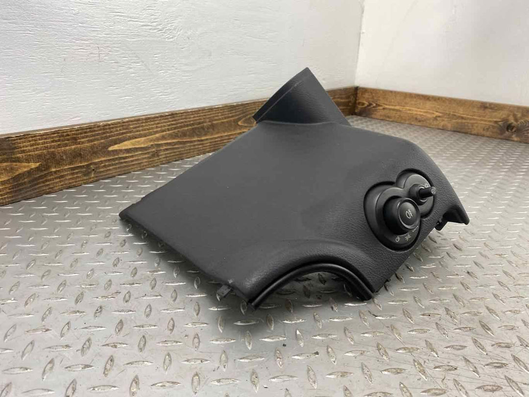 03-06 Chevy SSR Dash Mounted Headlight Switch W/Bezel Knee Pad(Black 19I) Tested