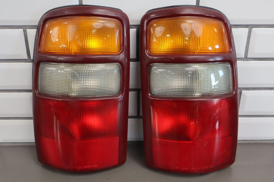 2000-2003 GMC Yukon/Tahoe/Suburban OEM Tail Light Set (Left/Right) 101k