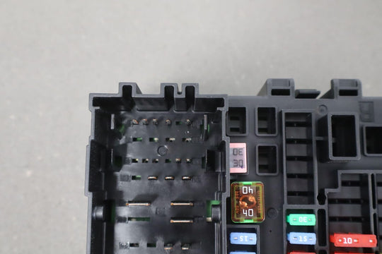 2020 Cadillac Escalade Passenger Right Fuse Box 84114433