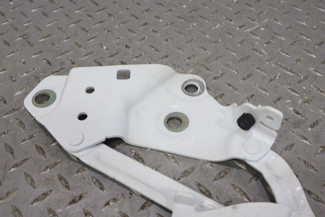 16-18 Chevy Camaro ZL1 Left LH & Right RH pair of Hood Hinges (Summit White GAZ)