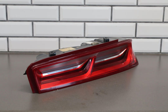 16-18 Chevy Camaro Right Passenger Quarter Panel Mounted Tail Light Tested