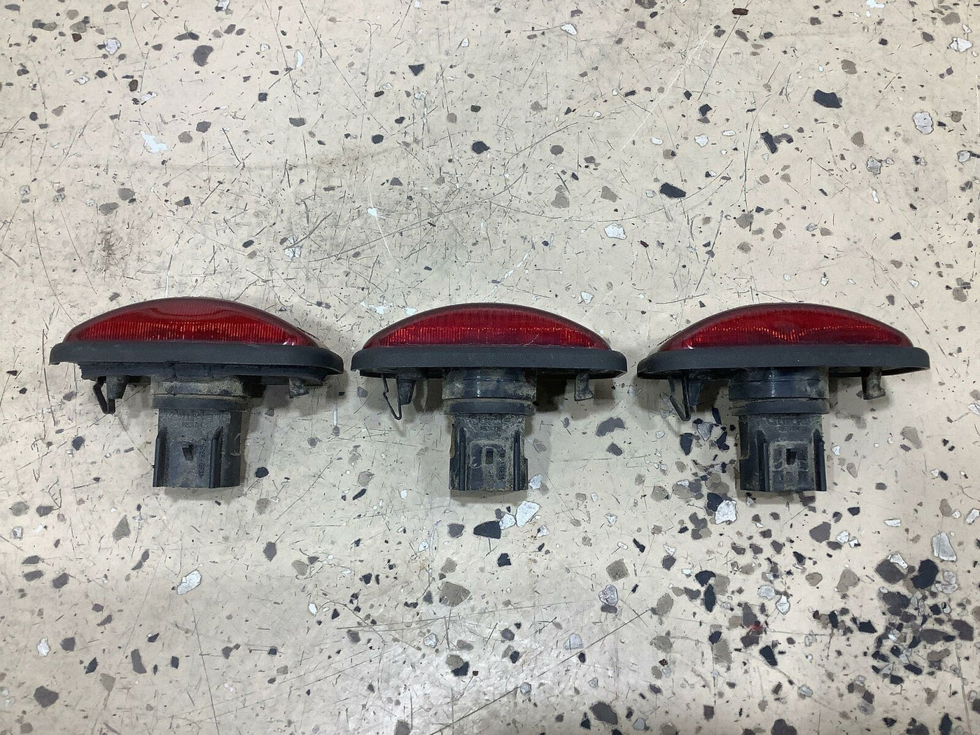 03-09 Hummer H2 Rear Set of 3 Roof Clearance Lights (Red) See Notes