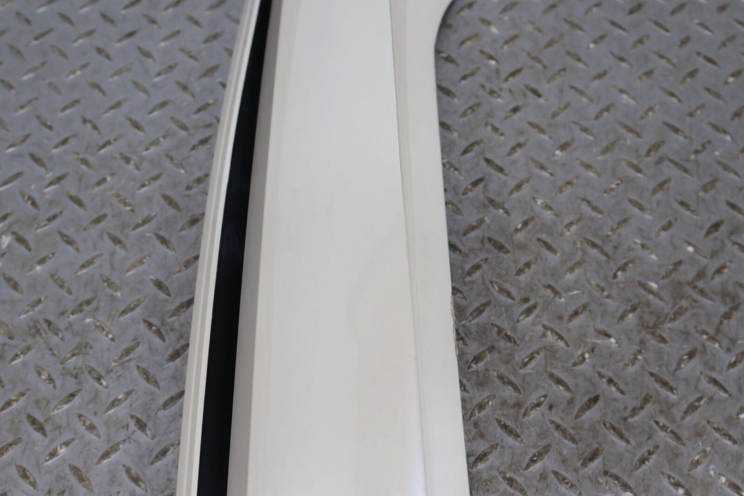 03-06 Escalade Short WB Left Rear Upper Tail Panel Moulding (White Diamond 98U)