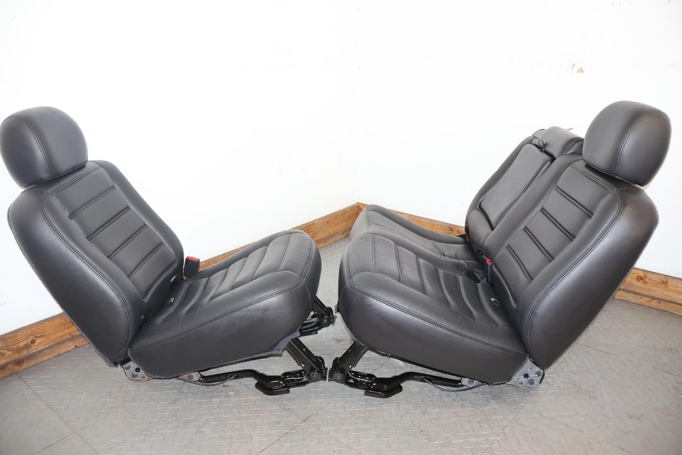 03-07 Hummer H2 SUV Black Leather 2nd Row Seat (Ebony 48i) Light Wear