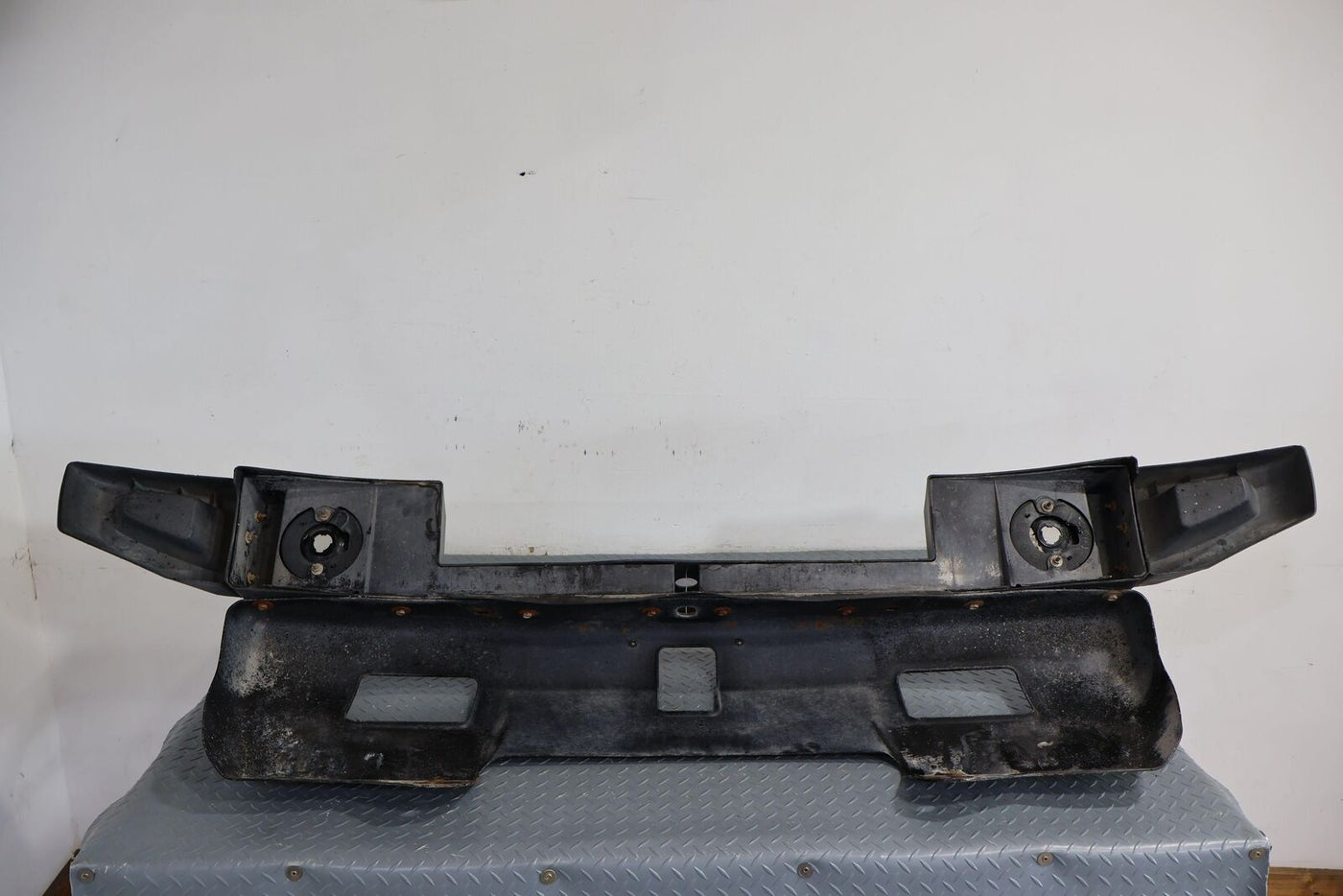 03-09 Hummer H2 Front Bumper W/ Textured Black Covers & Fog Lights (See Notes)