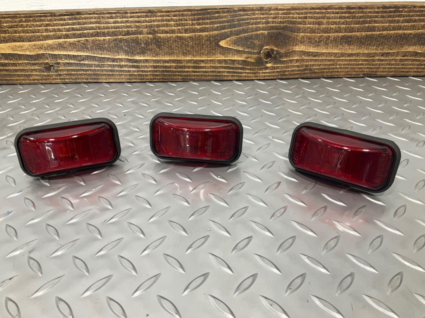 08-09 Hummer H2 Hatch Mounted Clearance Lights Set of 3 (Red) OEM