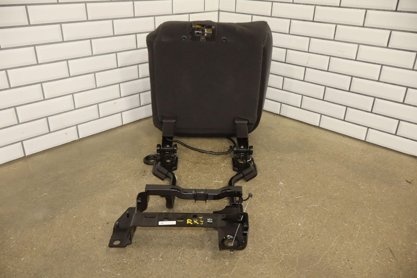 03-07 Hummer H2 SUV Rear 2nd Row Right RH Seat Bottom W/Frame Only Ebony (482)