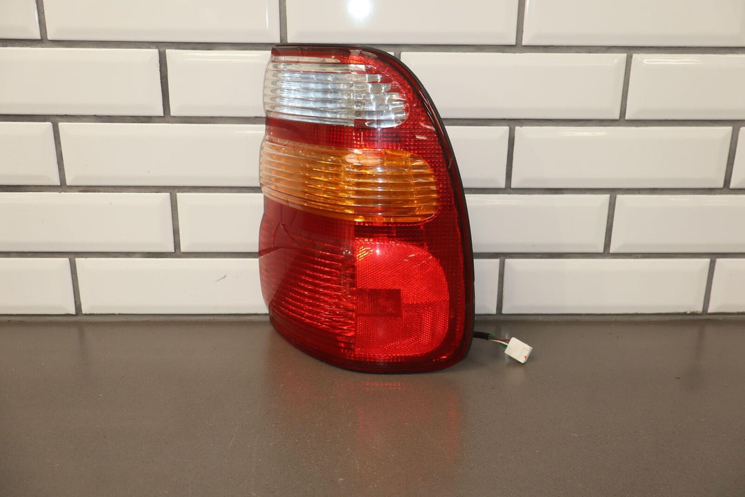 99-02 Toyota Land Cruiser Left Driver Inner (Quarter Panel Mounted) Tail Light