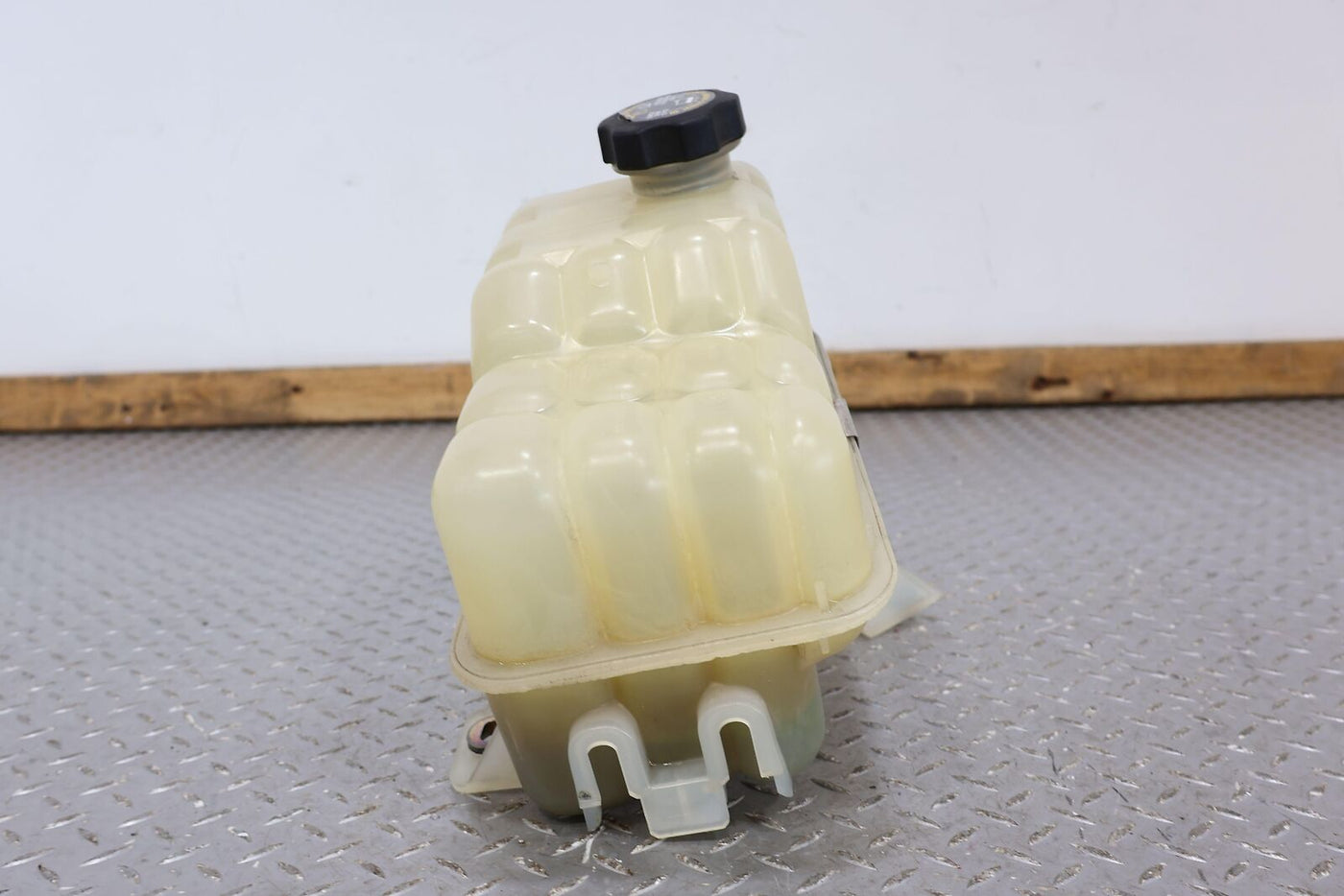 03-09 Hummer H2 Engine Coolant Recovery Bottle Reservoir W/ Cap