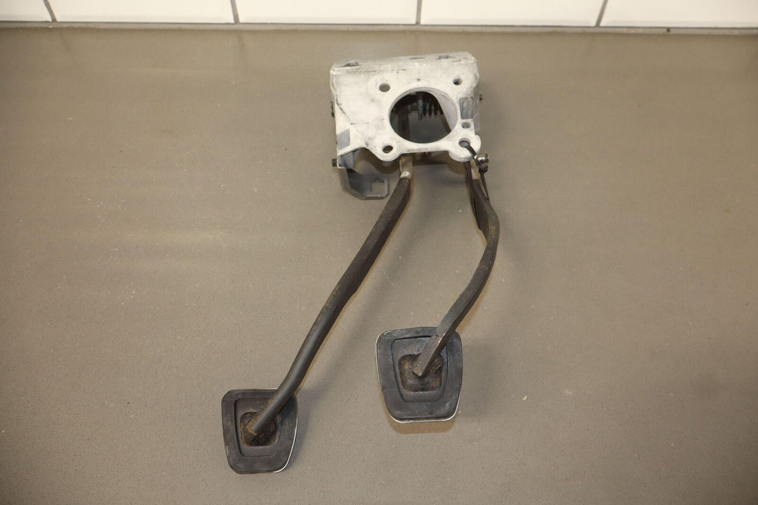 08-14 Dodge Challenger SRT Manual Transmission Clutch Brake Pedal Assembly