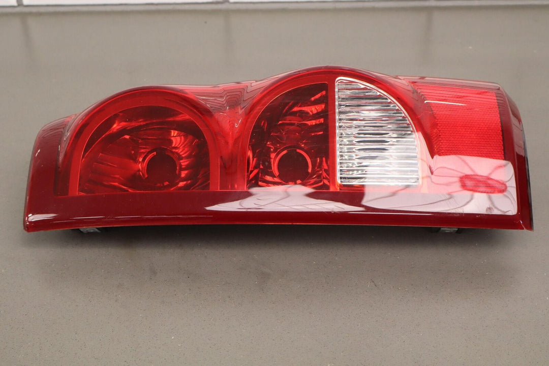 03-07 Chevy Silverado Right RH Passenger Tail Light OEM GM