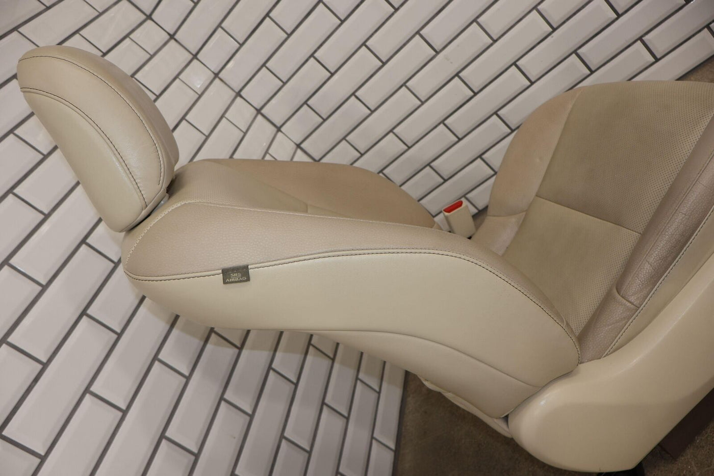 14-21 Lexus GX460 Front Right RH Leather Heated/Cooled Bucket Seat (Ecru LA00)