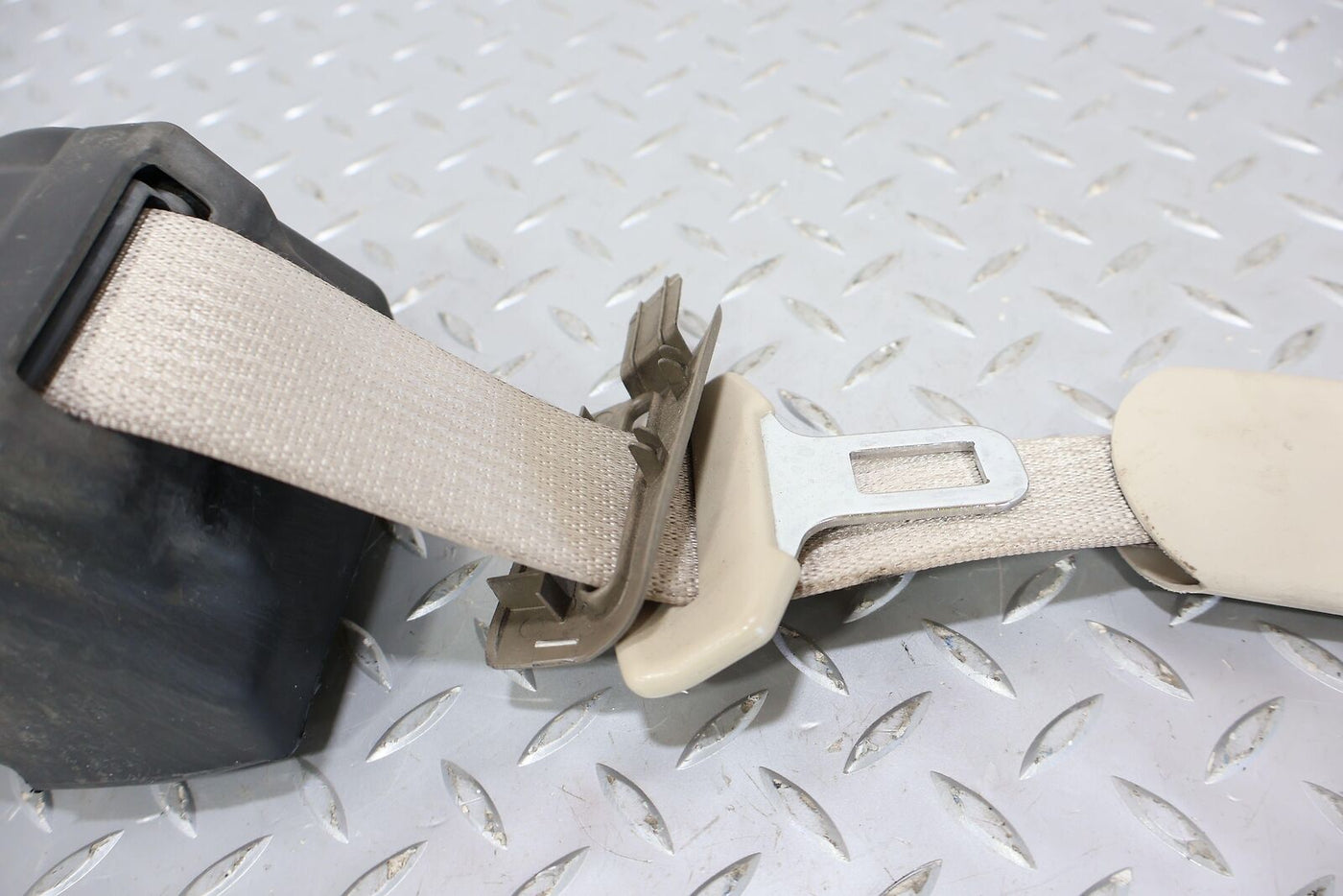 04-09 Cadillac XLR Passenger RIGHT Front Seat Belt Retractor (Shale 15i) Notes