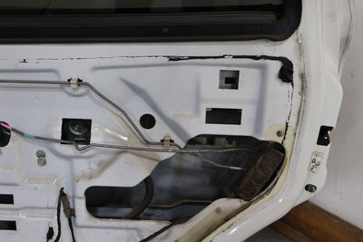 00-06 GMC Yukon Denali Rear Right RH Door W/Glass (SUmmit White 50U) Poor Finish