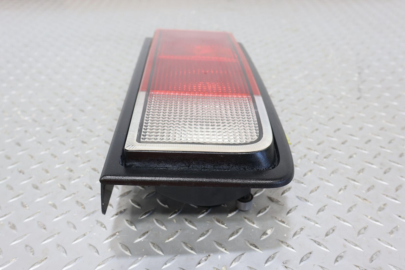 05-09 Hummer H2 SUV Late Model Right RH Tail Light Lamp (Red/Clear) Tested